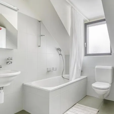 Apartament Charming In 4 Zurych