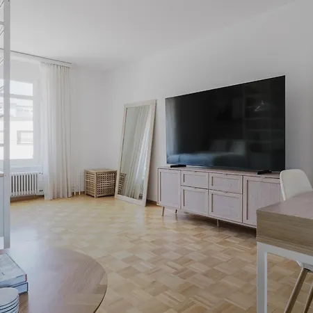 Charming In 4 Zürich